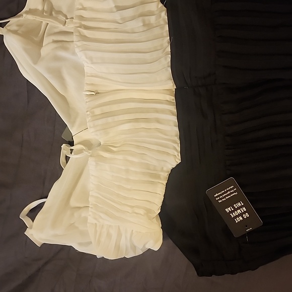 Express Black and white pleated gown - Picture 6 of 6